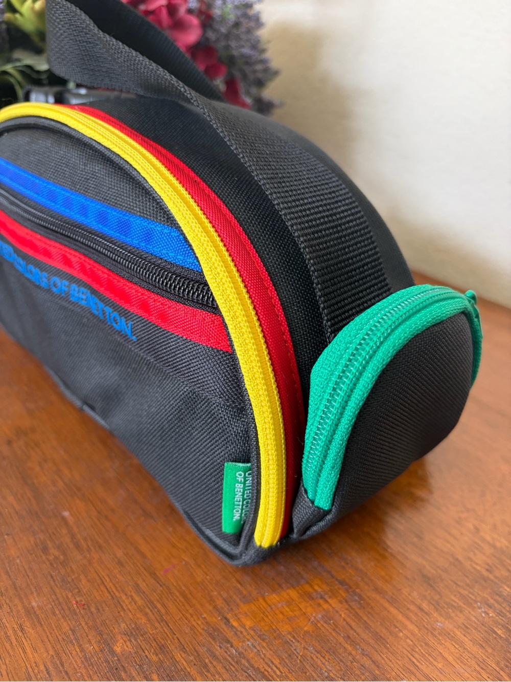 United Colors Of Benetton Vintage Camera Bag Black Fanny Pack NICE - Picture 4 of 14